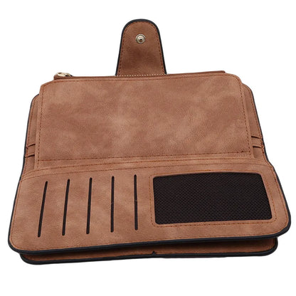 Women's long wallet in high-quality leather, with ample interior space, available in other colors and two different models.