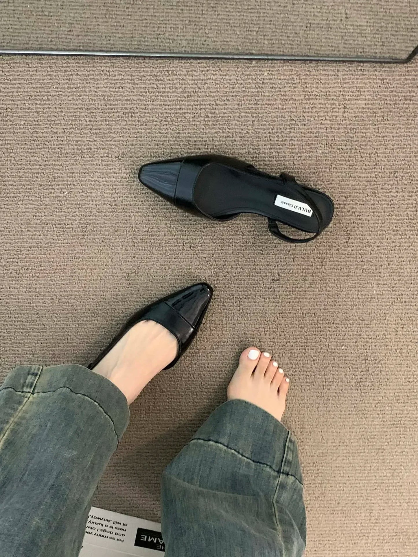 Women's low-heeled shoe with a pointed toe, chunky heel, and comfortable fit