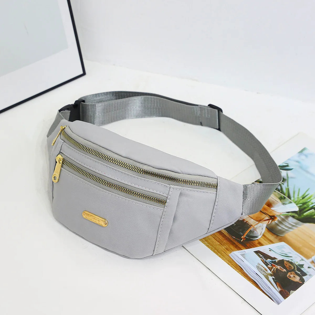 Lightweight crossbody fanny pack for women and men, ideal for running, walking, traveling, and exercising