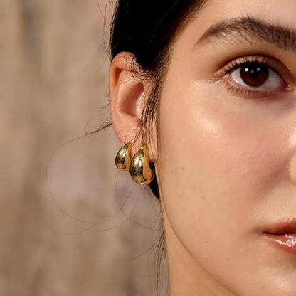 Set of 9 pairs of gold hoop earrings for women, open with hypoallergenic pearls