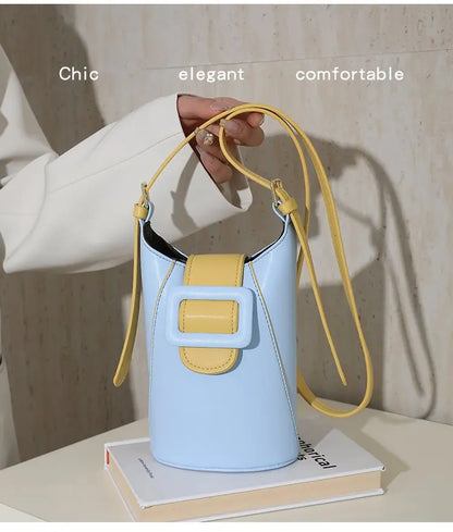 Women's handbag in premium leather, with an elegant vintage style