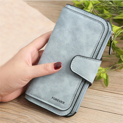 Women's long wallet in high-quality leather, with ample interior space, available in other colors and two different models.