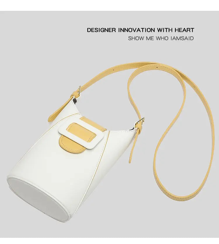 Women's handbag in premium leather, with an elegant vintage style