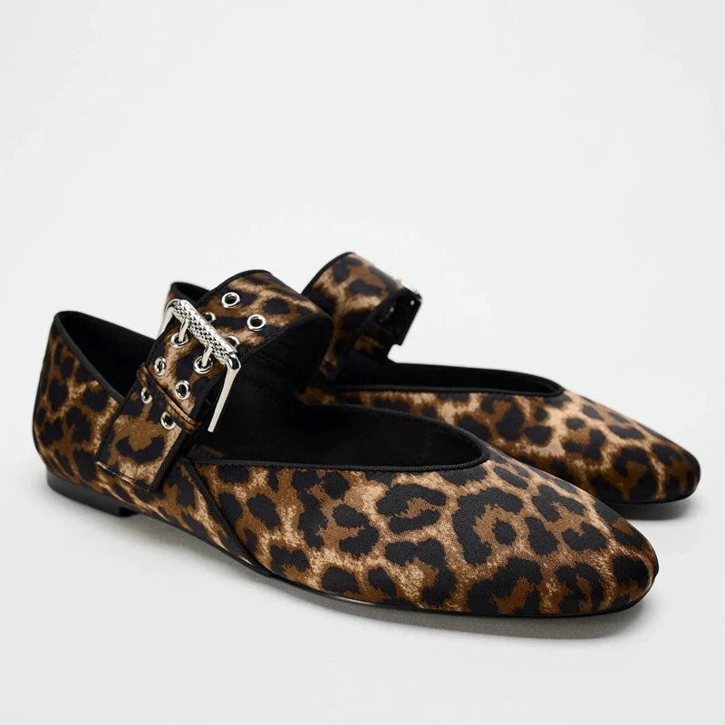 Women's flat, pointed-toe, moccasin-style shoes with a print