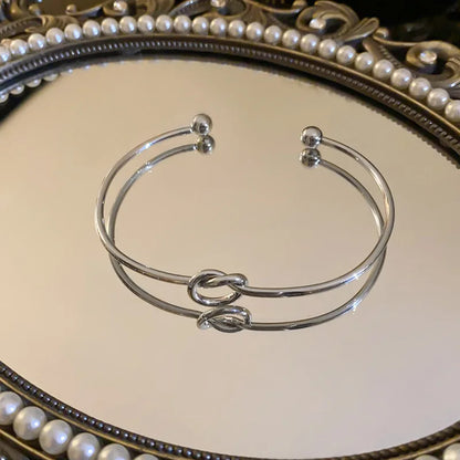 Women's rigid stainless steel bracelet with knot detail