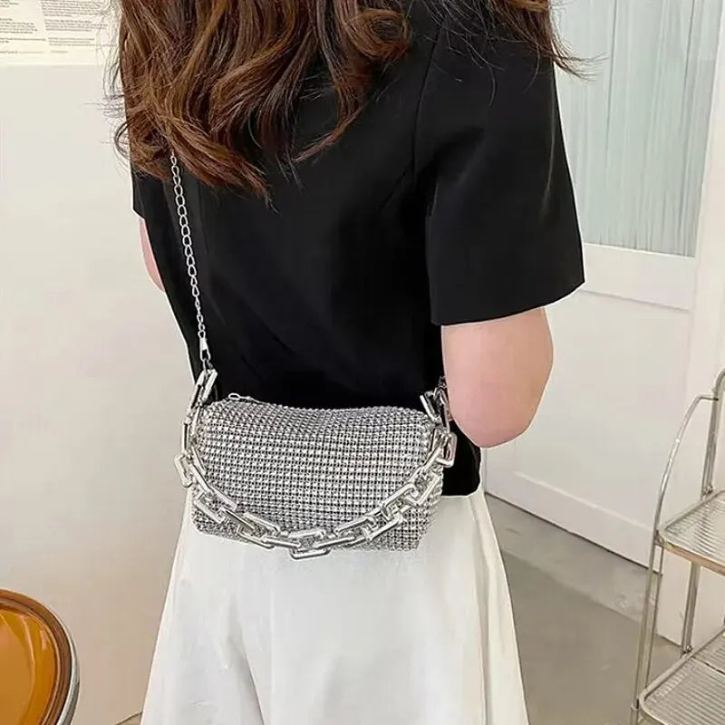 Small party bag with rhinestones all over, with a sparkly chain, crossbody style