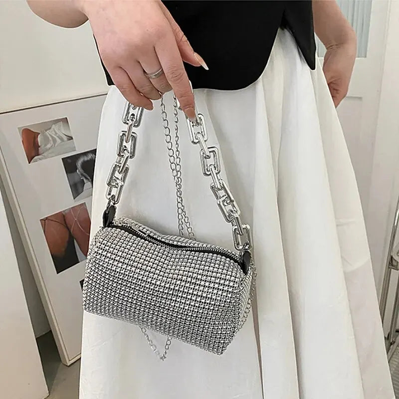 Small party bag with rhinestones all over, with a sparkly chain, crossbody style