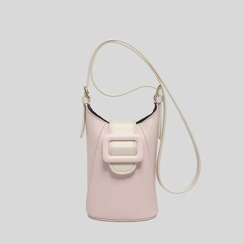 Women's handbag in premium leather, with an elegant vintage style
