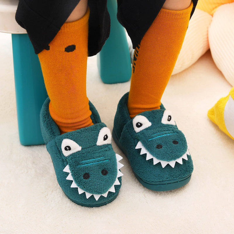 Dinosaur slippers for boys with soft TPR soles and alligator/crocodile teeth, easy to put on, cute and with a dinosaur print to match pajamas