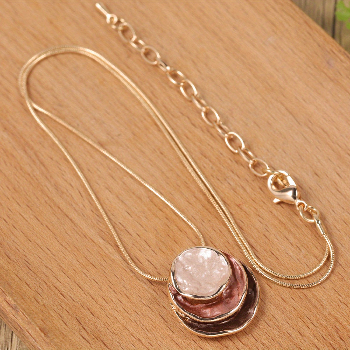 Elegant necklace with enameled pendant - zinc alloy with 18k gold details, braided chain, a sophisticated accessory for formal or informal occasions