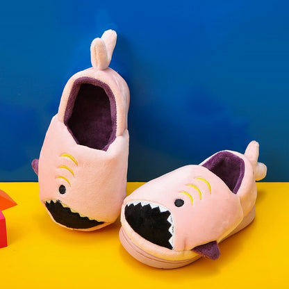 Dinosaur slippers for boys with soft TPR soles and alligator/crocodile teeth, easy to put on, cute and with a dinosaur print to match pajamas