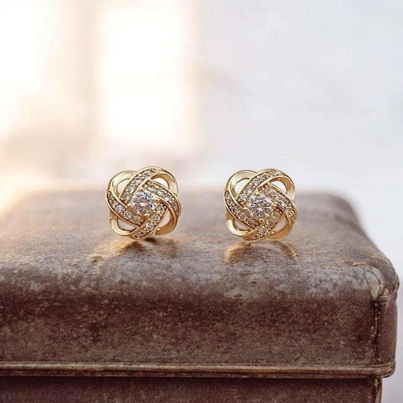 Lightweight and delicate cubic zirconia earrings with an intertwined design